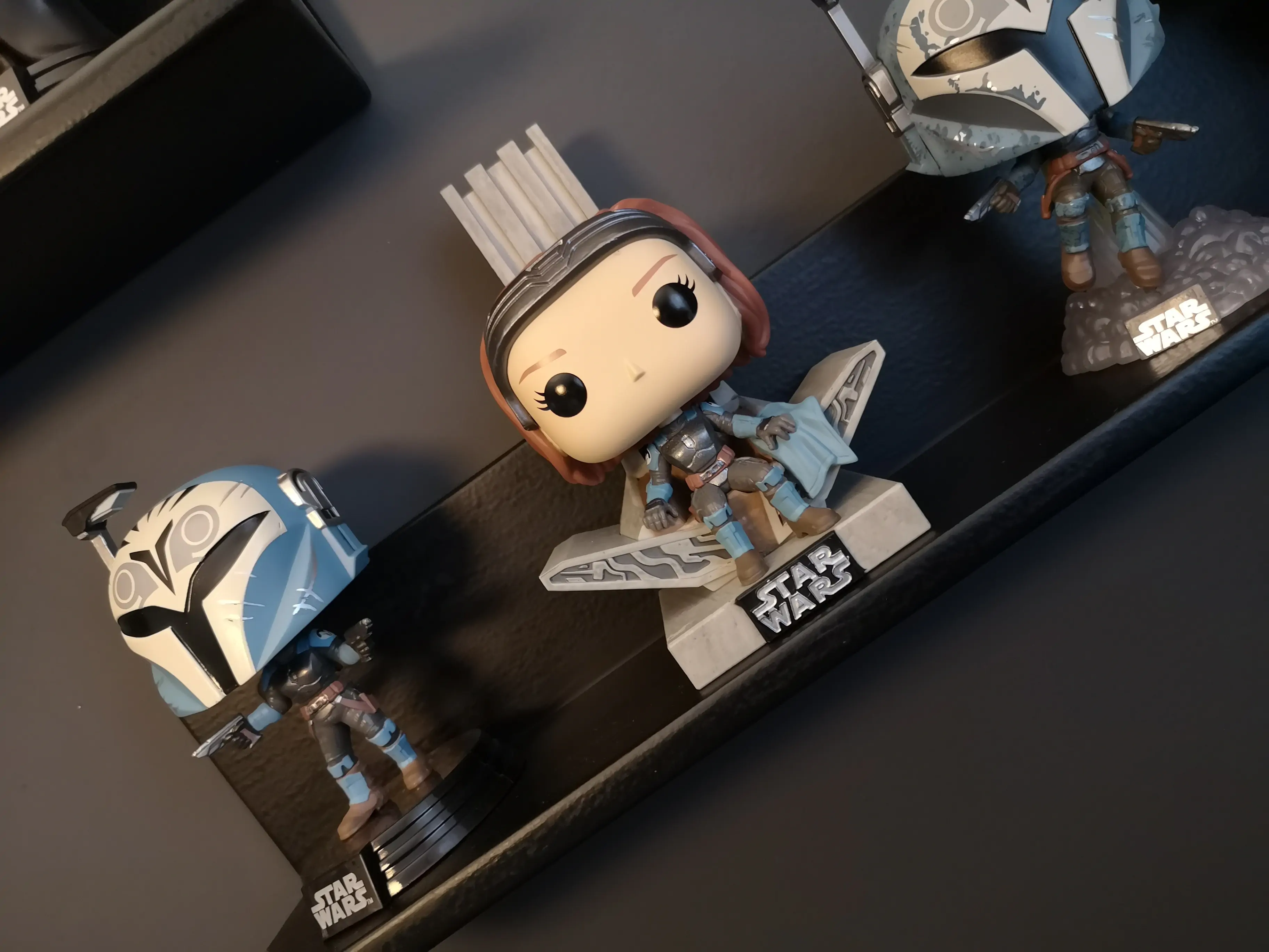 Star Wars: The Mandalorian POP! Deluxe Vinyl Bo Katan so trónom 9 cm termékfotó