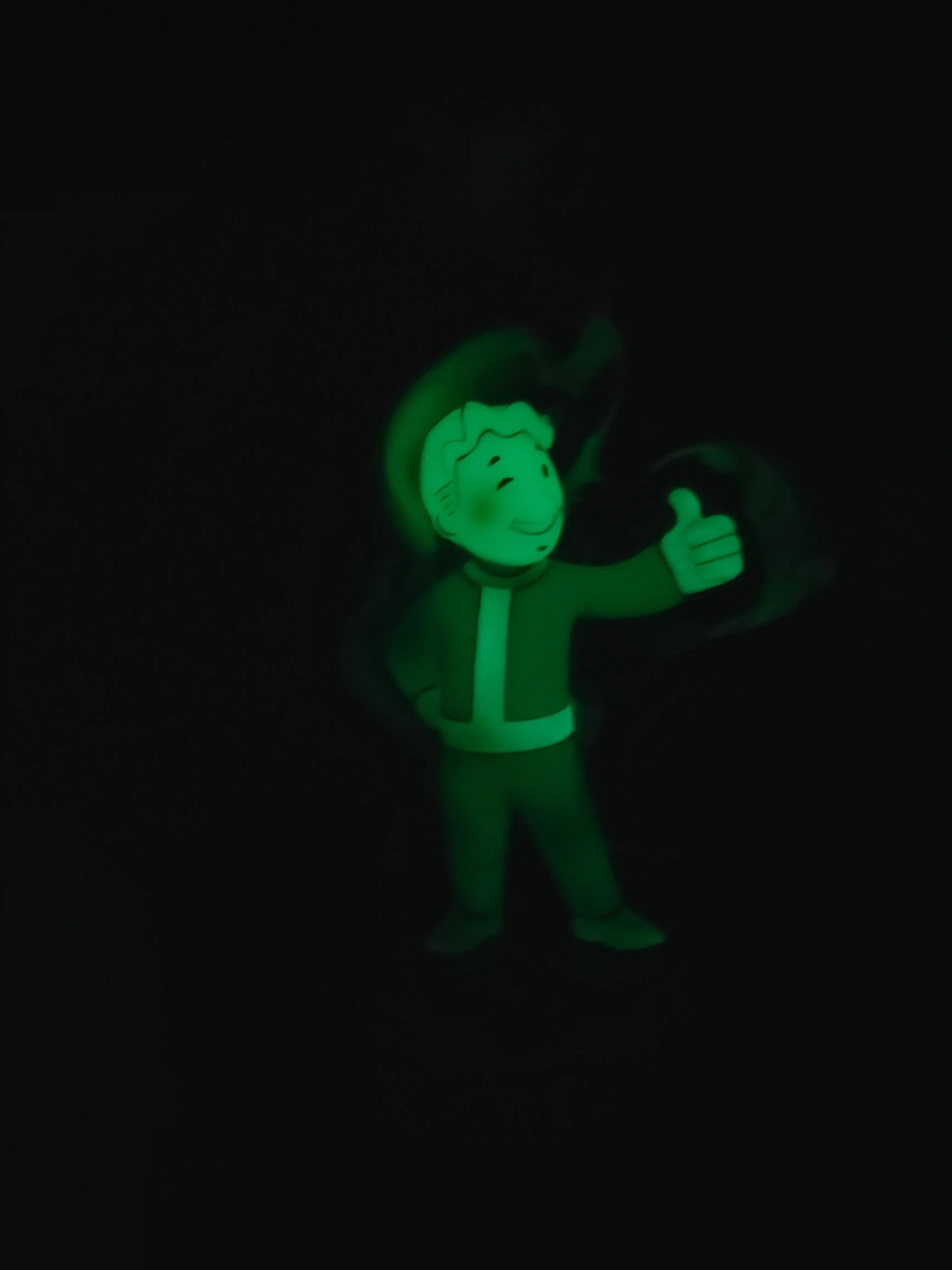 Fallout Movie Maniacs PVC Socha Vault Boy 13 cm produktová fotografia