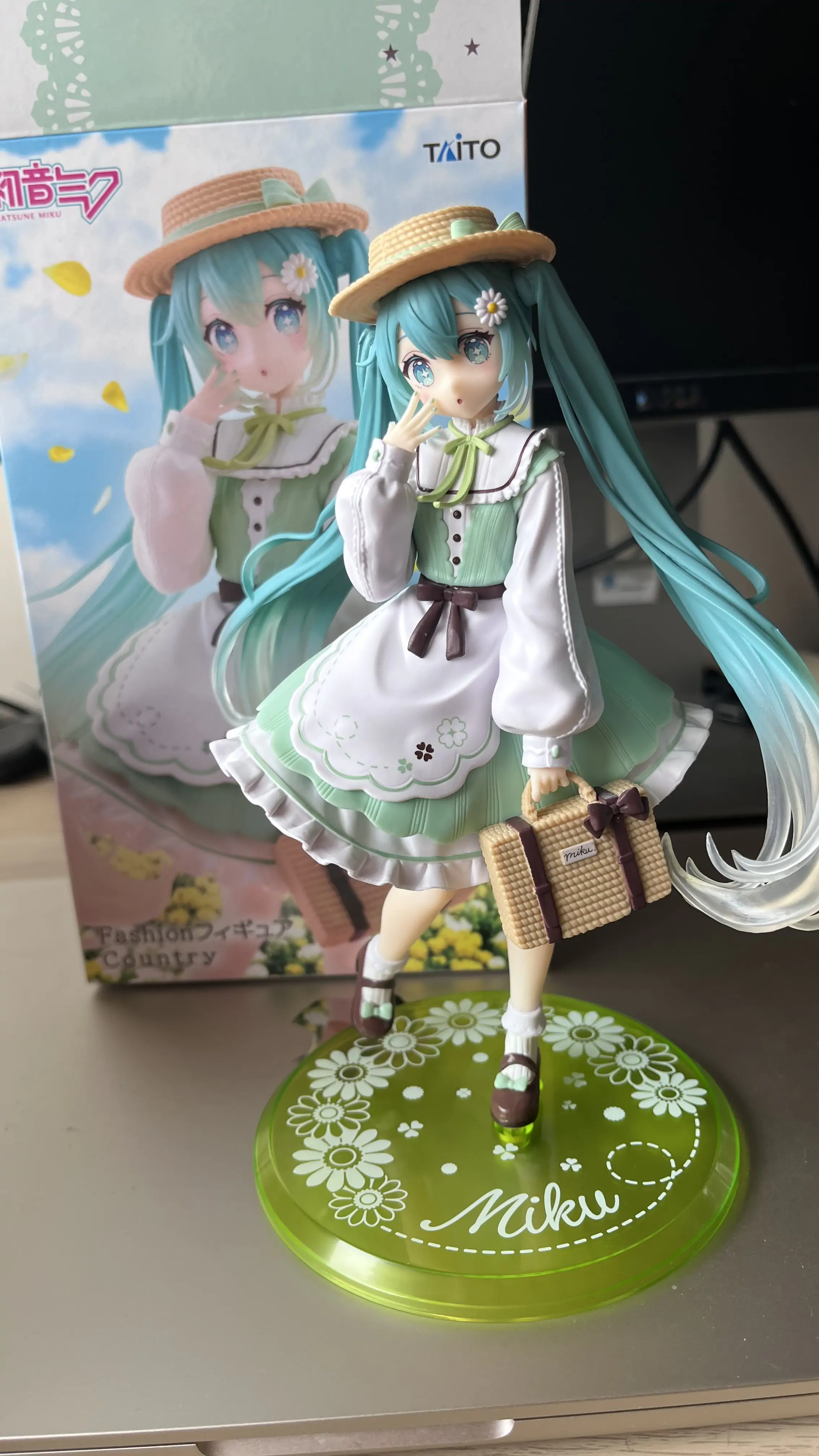 Hatsune Miku PVC soška figúrka Hatsune Miku Fashion Country Ver. 18 cm produktová fotografia