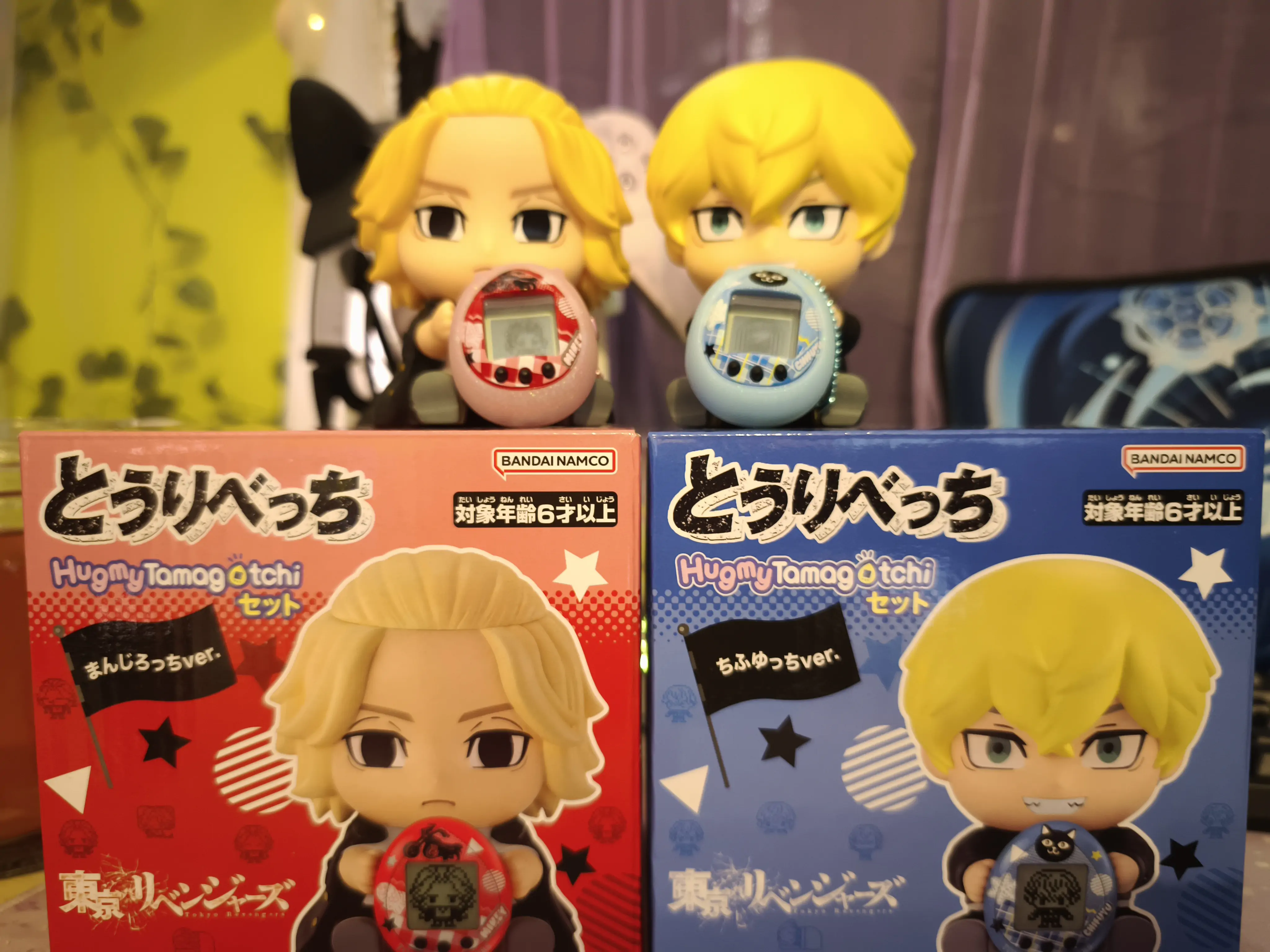 Tokyo Revengers Hugmy Tamagotchi + figúrka Chifuyu Support  produktová fotografia