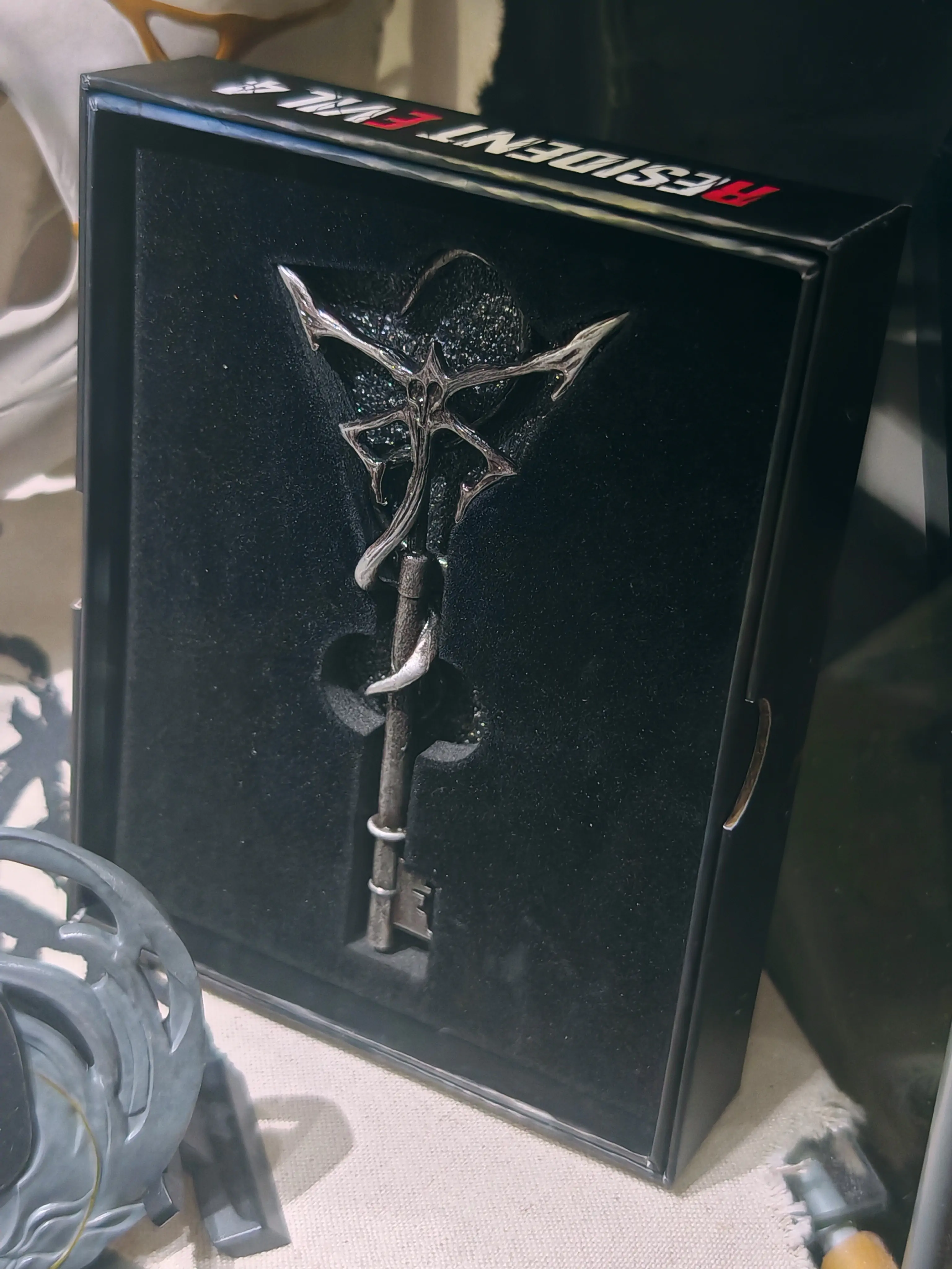 Resident Evil 4 replika 1/1 Insignia kľúč produktová fotografia