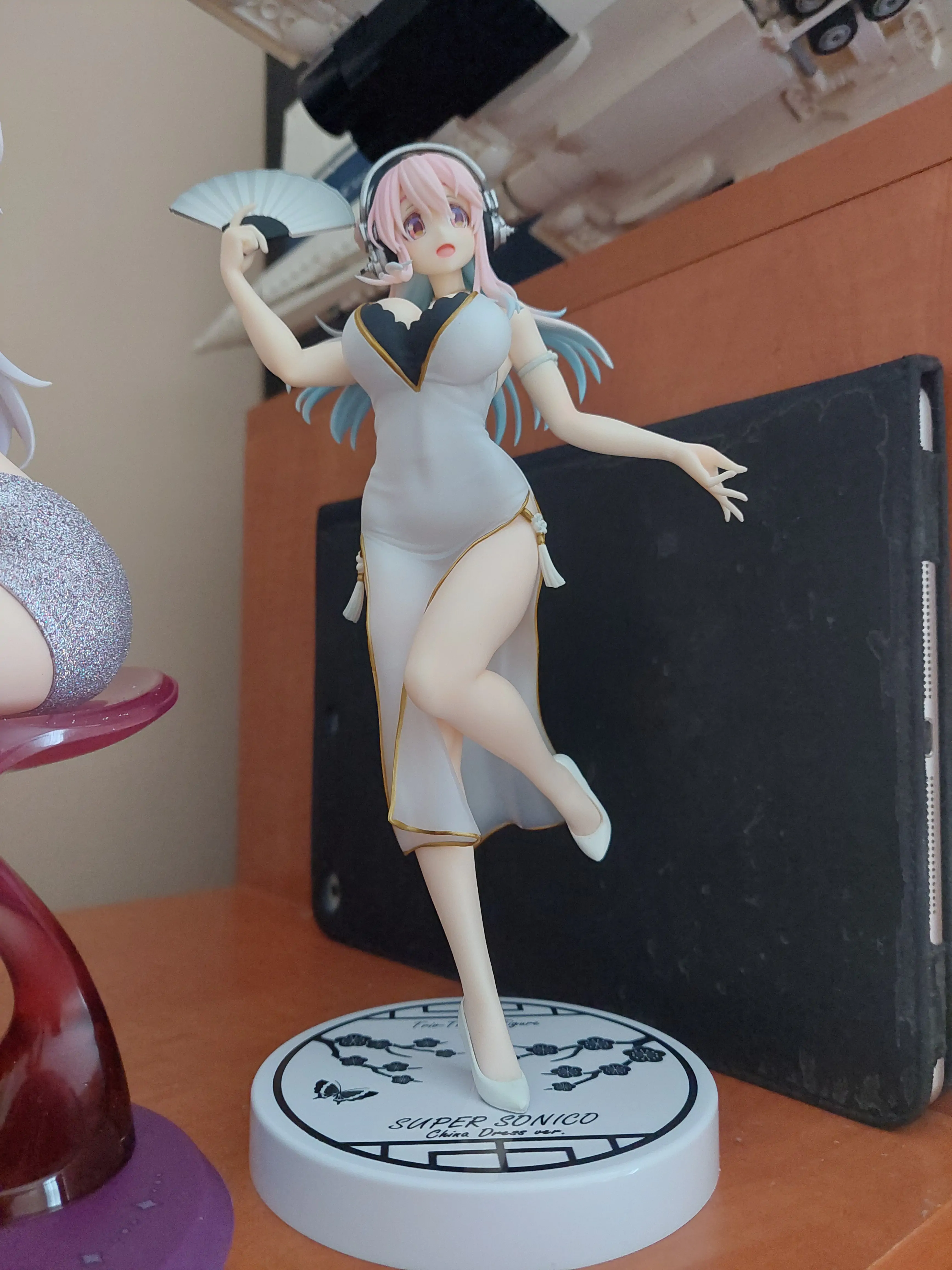 Super Sonico Trio-Try-iT PVC socha White China Dress Ver. 21 cm produktová fotografia