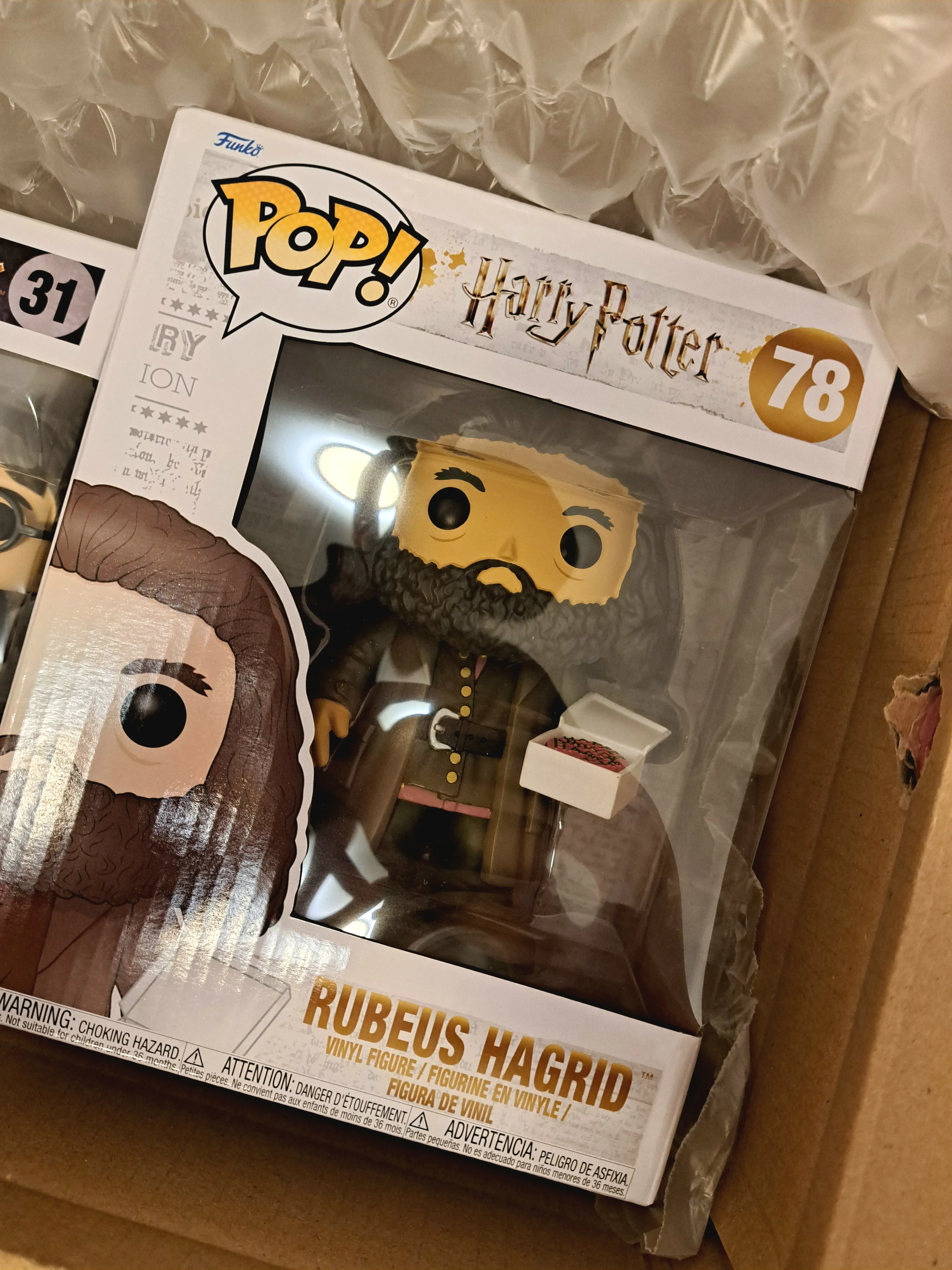 Harry Potter Super Sized POP! Movies Vinylová figúrka Hagrid s tortou 14 cm produktová fotografia