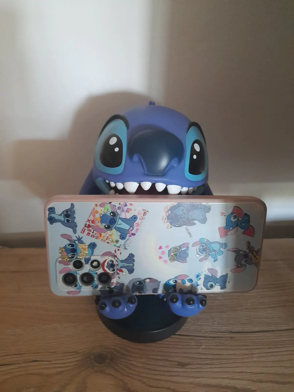 Lilo & Stitch Cable Guys Nabíjací Stojan Smiley Stitch 21 cm produktová fotografia