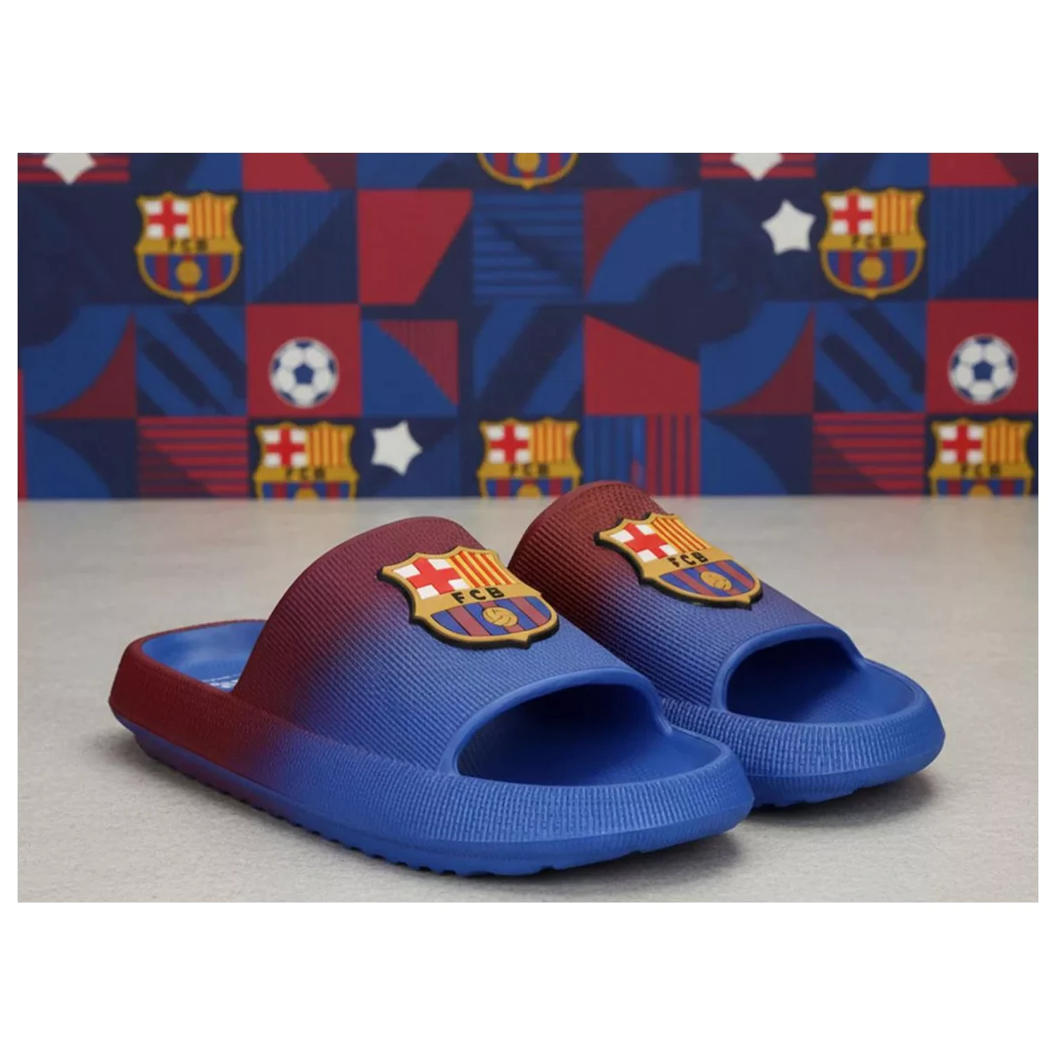 FC Barcelona Logo dospelé papuče produktová fotografia