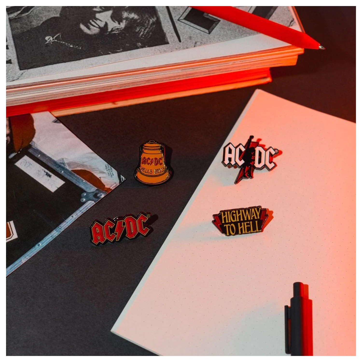 AC/DC sada 4 odznakov produktová fotografia