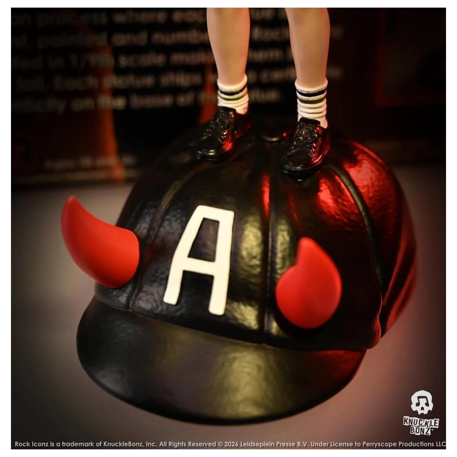 AC/DC Rock Iconz Figúrka Angus Young IV 23 cm produktová fotografia
