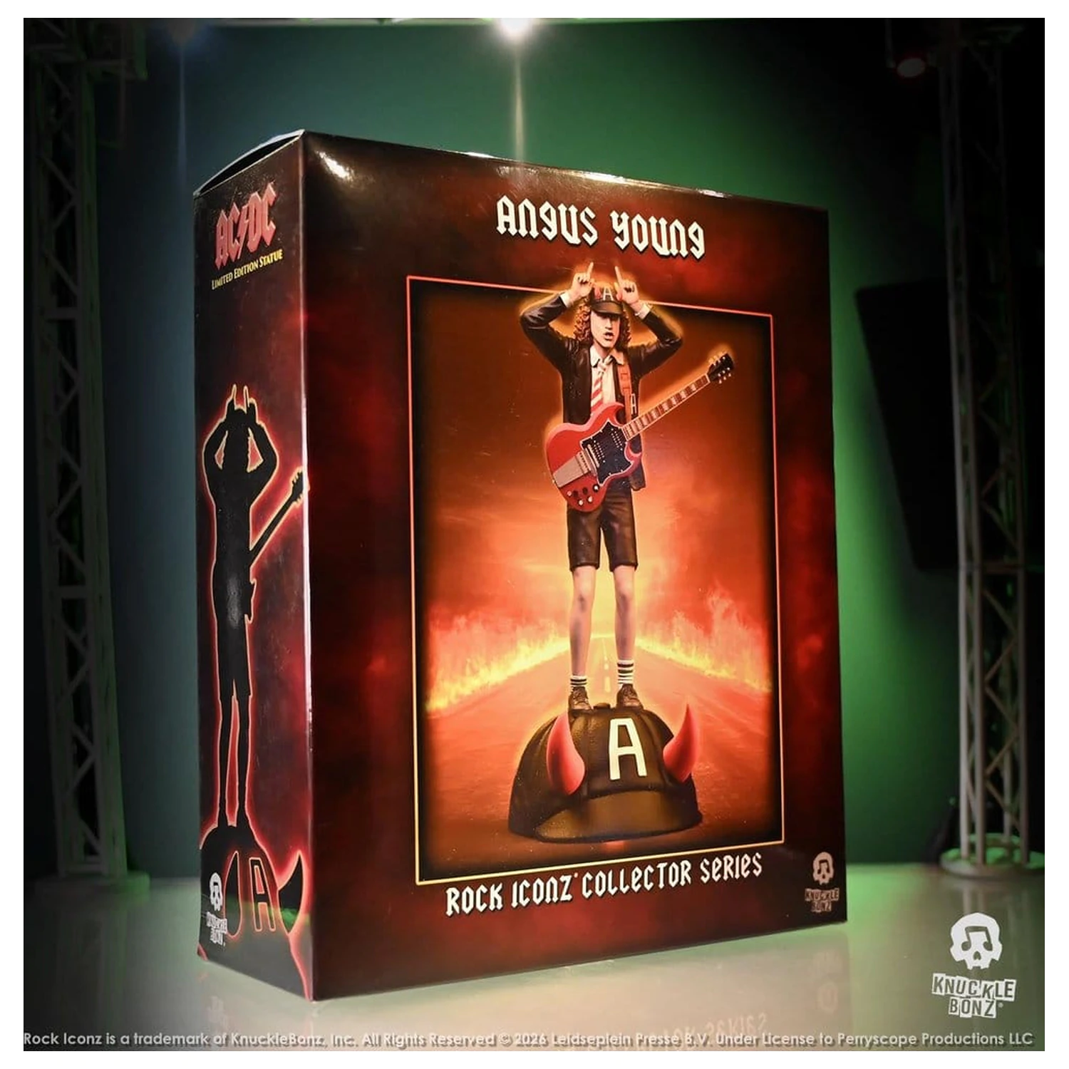AC/DC Rock Iconz Figúrka Angus Young IV 23 cm produktová fotografia