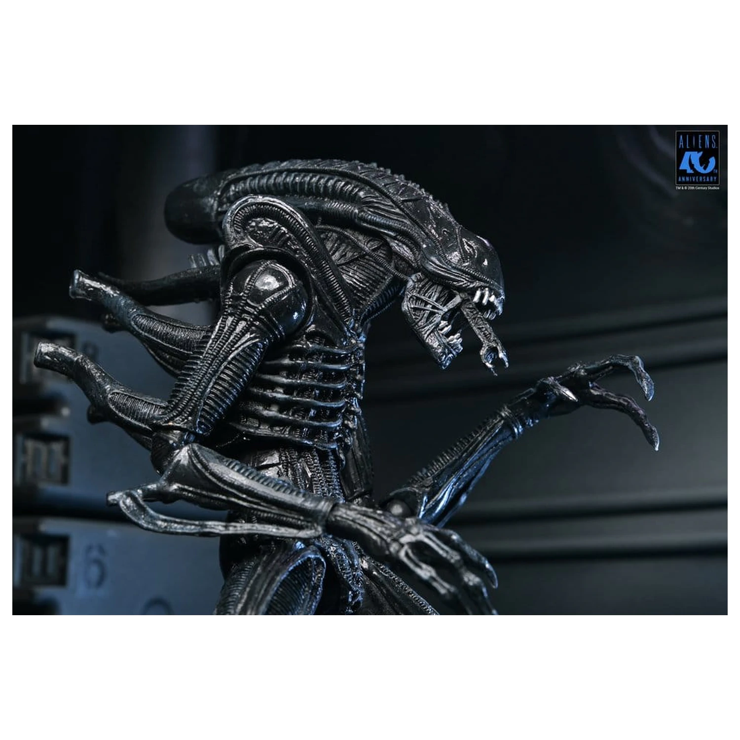 Aliens Ultimate Action Figure Warrior (1986) Xenomorph Black (40th Anniversary) 23 cm akčná figúrka produktová fotografia