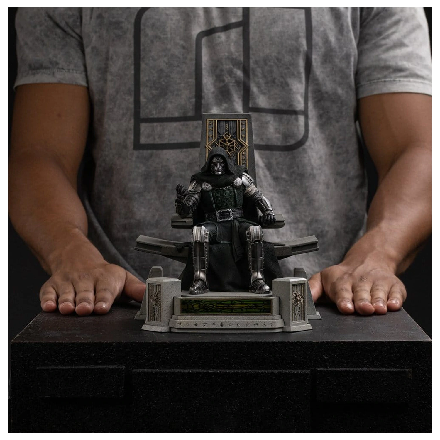 Avengers: Doomsday Art Scale socha 1/10 Doctor Doom on Throne 22 cm produktová fotografia