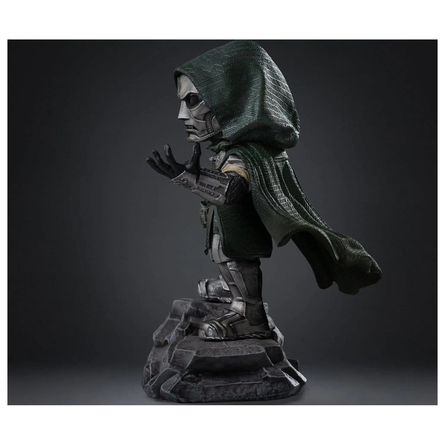 Avengers: Doomsday MiniCo socha Doctor Doom 15 cm produktová fotografia