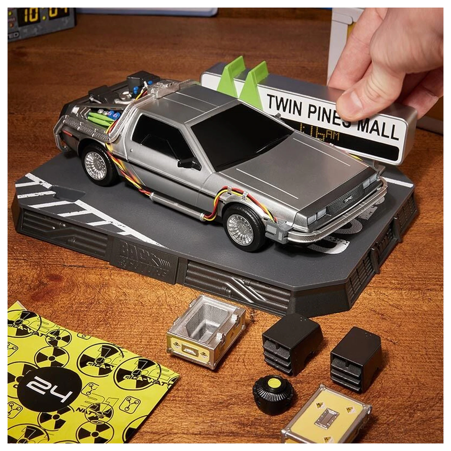 Back to the Future DeLorean Model Kit Adventný kalendár produktová fotografia