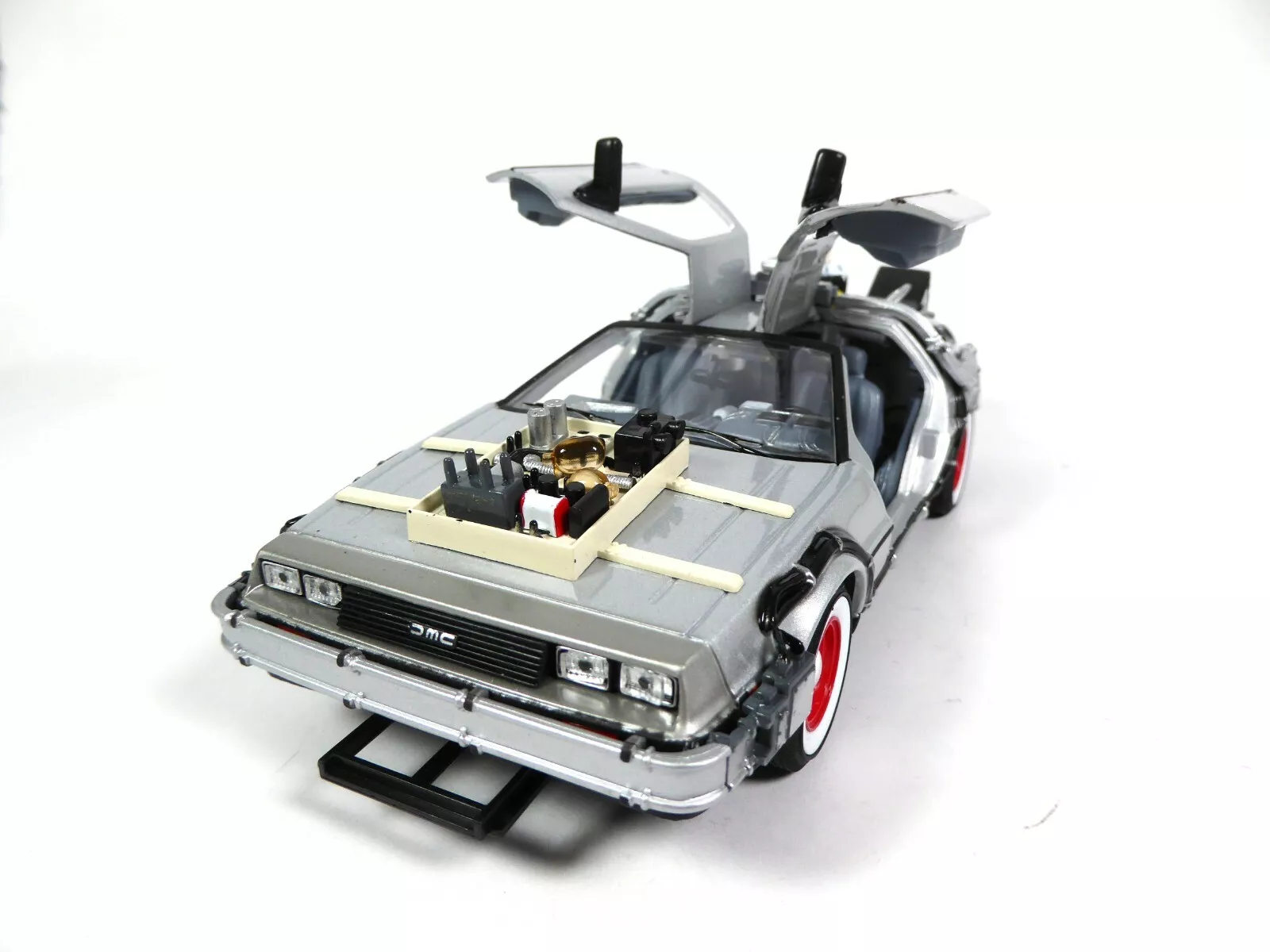 Back to the Future III Diecast model 1/24 ´81 DeLorean LK Coupe produktová fotografia