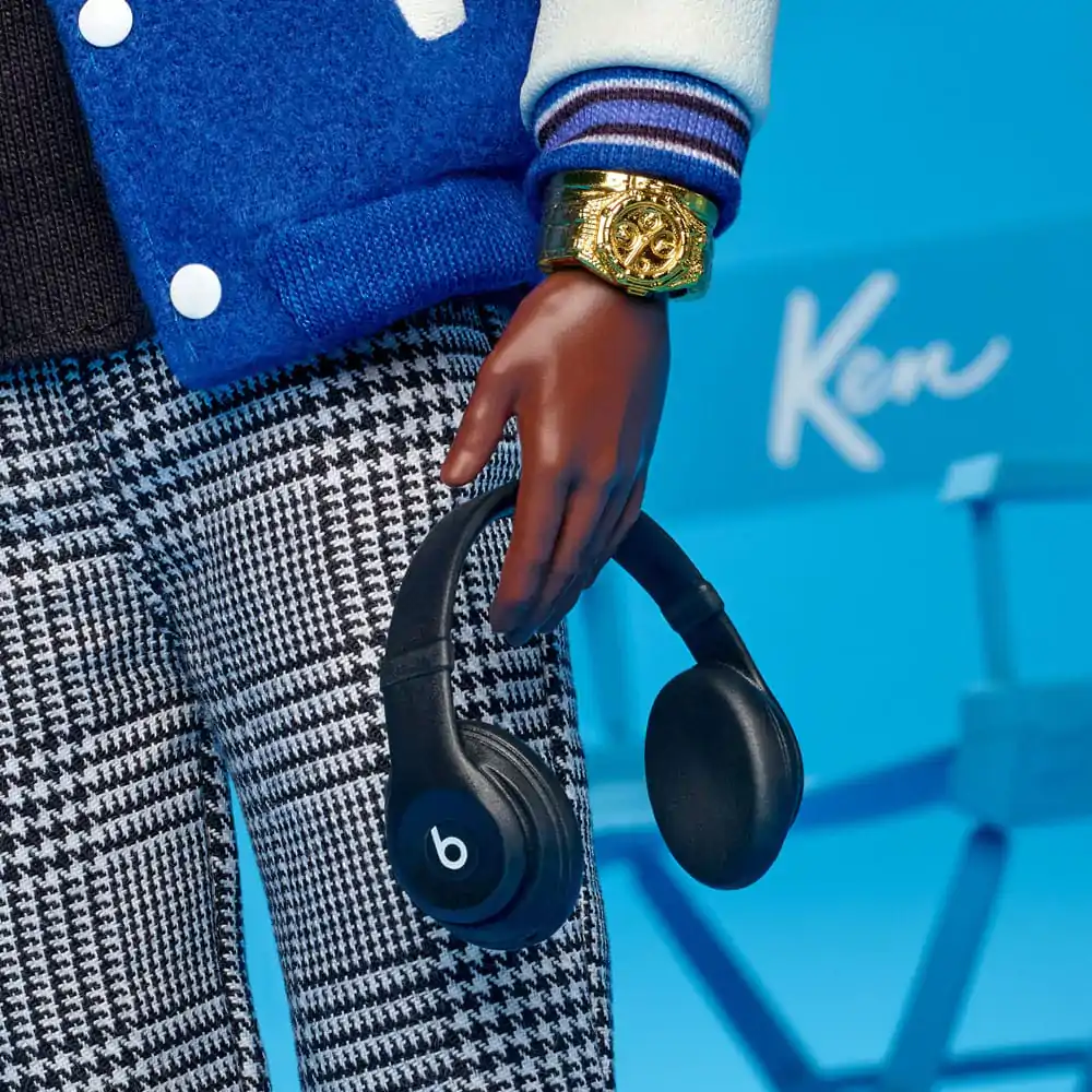Barbie Signature bábika Fashion Kenbassador Lebron James produktová fotografia
