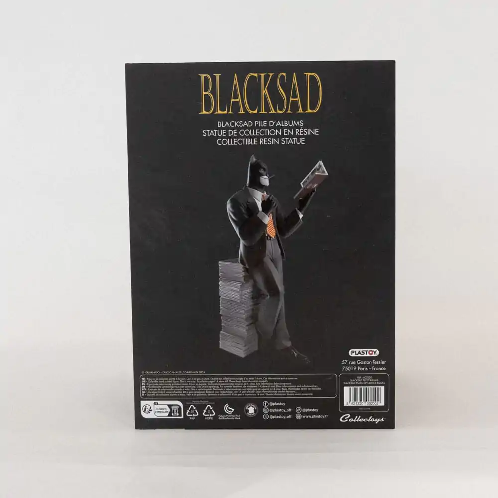 Blacksad: Figúrka Blacksad na kope komiksov produktová fotografia