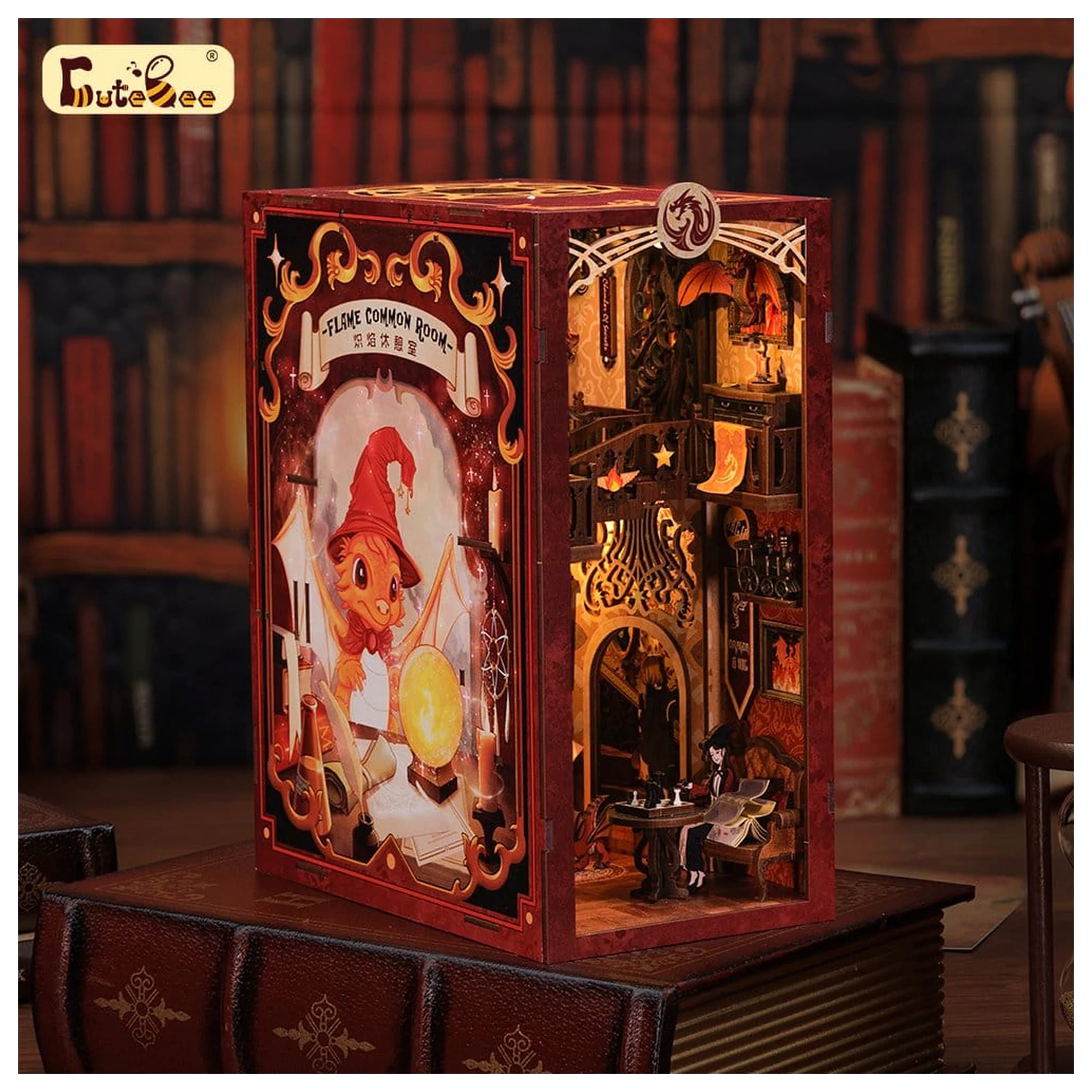 Book Nook Flame Common Room 23 x 11 cm produktová fotografia