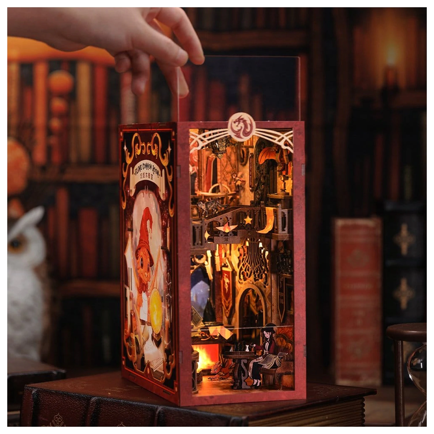 Book Nook Flame Common Room 23 x 11 cm produktová fotografia