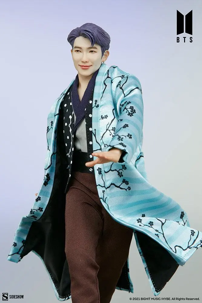 BTS Idol Collection PVC Socha RM Deluxe 23 cm produktová fotografia