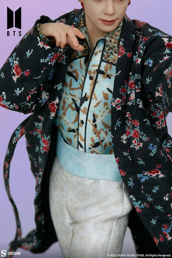 BTS Idol Collection PVC Socha V Deluxe 23 cm produktová fotografia