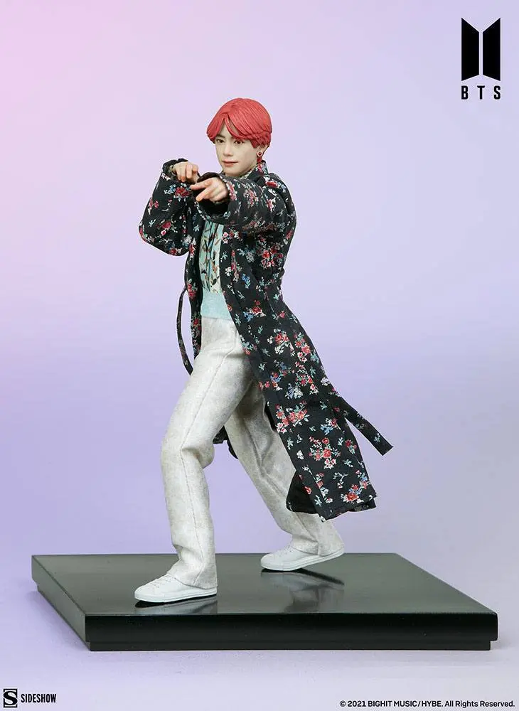 BTS Idol Collection PVC Socha V Deluxe 23 cm produktová fotografia