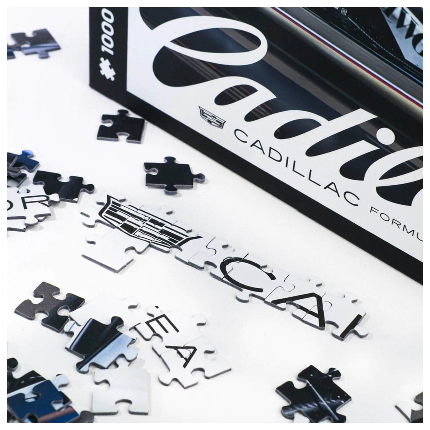 Cadillac Formula 1 Tím Puzzle 2026 (1000 kusov) 48 x 68 cm produktová fotografia