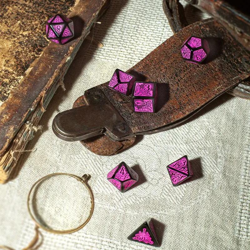 Call of Cthulhu 7th Edition Dice Set Black & Magenta (7) termékfotó