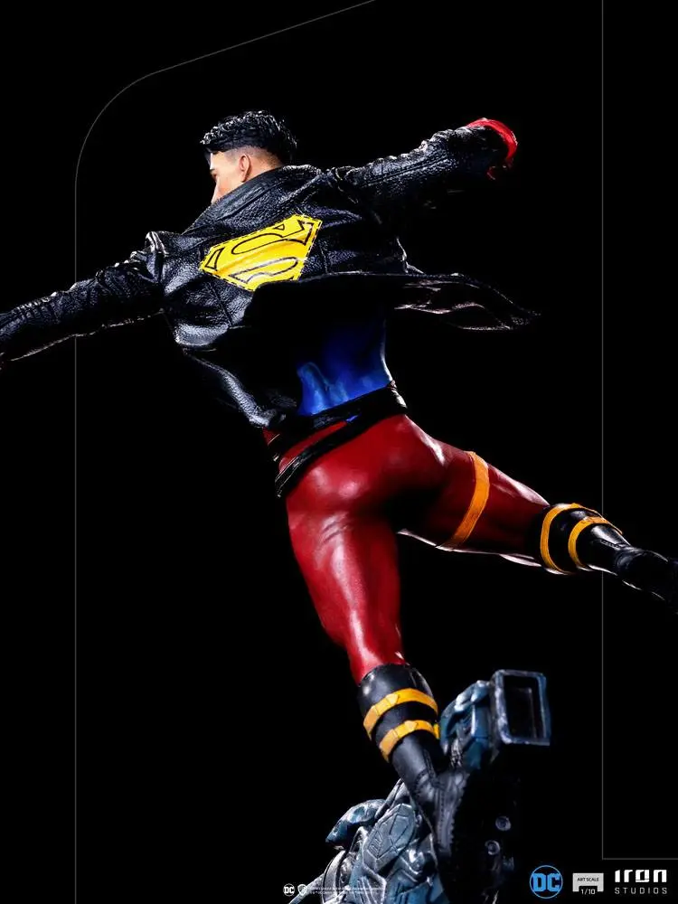 DC Comics Deluxe Art Scale Statue 1/10 Superboy 28 cm termékfotó