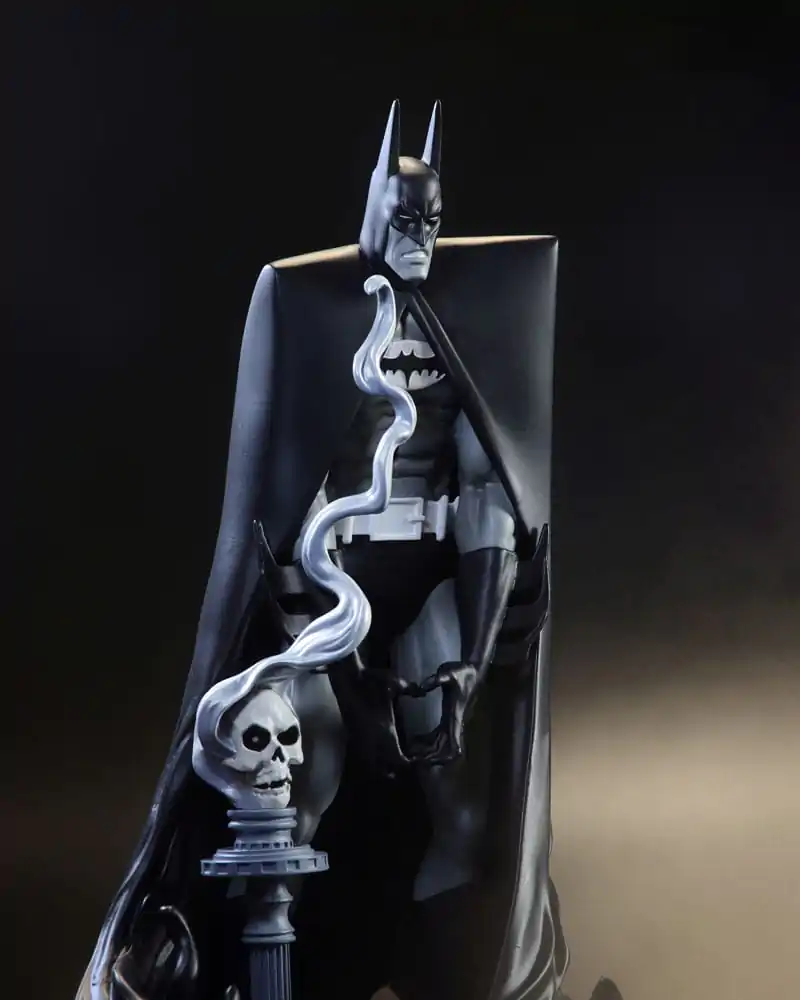 DC Direct Resin Socha 1/10 Batman Black & White by Bill Sienkiewicz 20 cm produktová fotografia