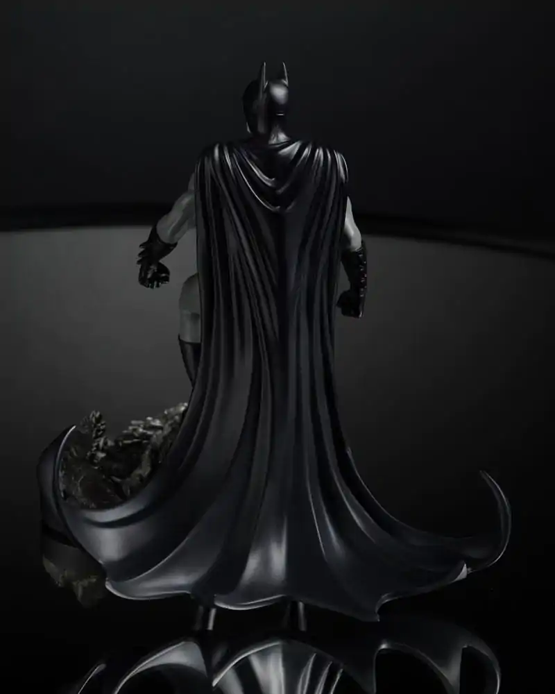 DC Direct Socha 1/10 Batman od Bjorn Barends (Black White) 18 cm produktová fotografia