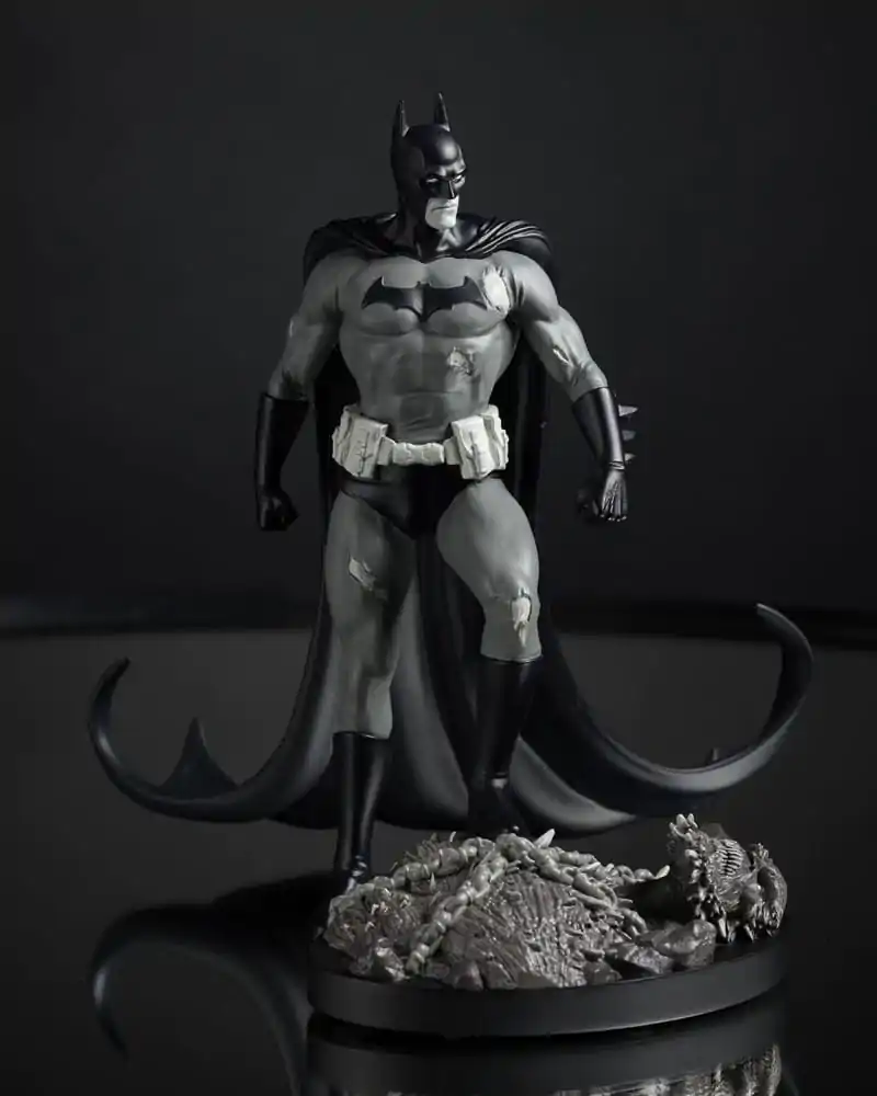 DC Direct Socha 1/10 Batman od Bjorn Barends (Black White) 18 cm produktová fotografia