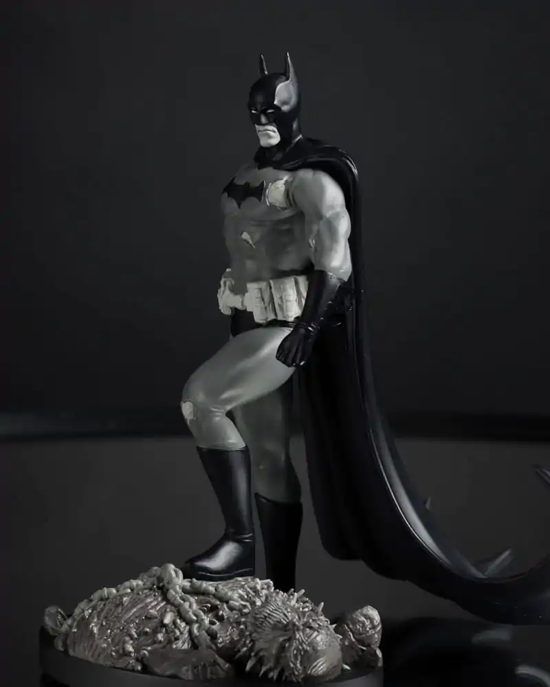 DC Direct Socha 1/10 Batman od Bjorn Barends (Black White) 18 cm produktová fotografia