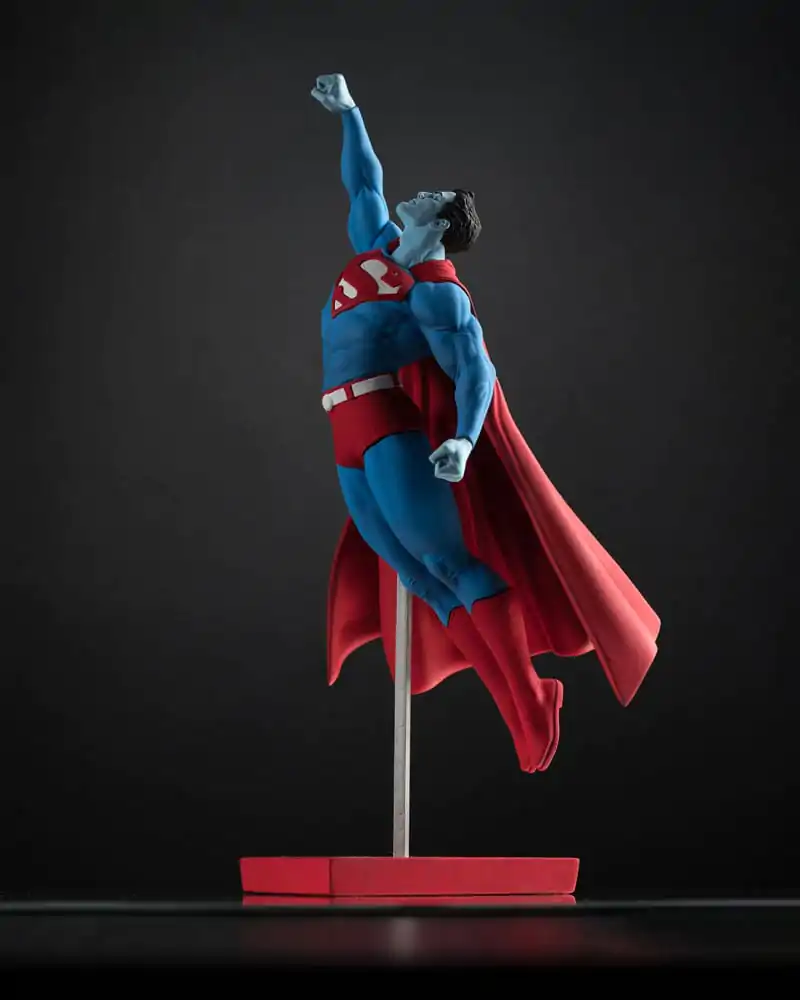 DC Direct Socha 1/10 Superman Red and Blue: Superman by Gary Frank Limited Edition 26 cm produktová fotografia