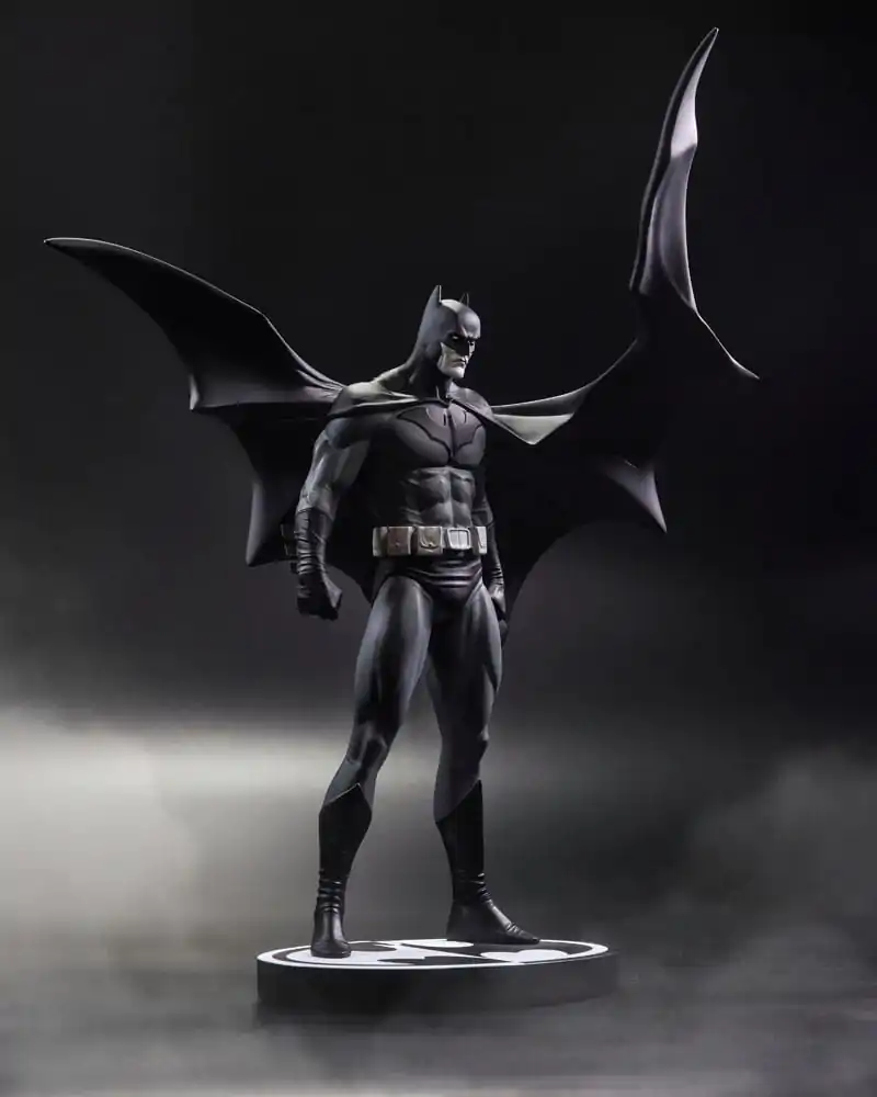 DC Direct Resin Statue Batman Black & White Batman (by Jorge Jimenez) 27 cm termékfotó