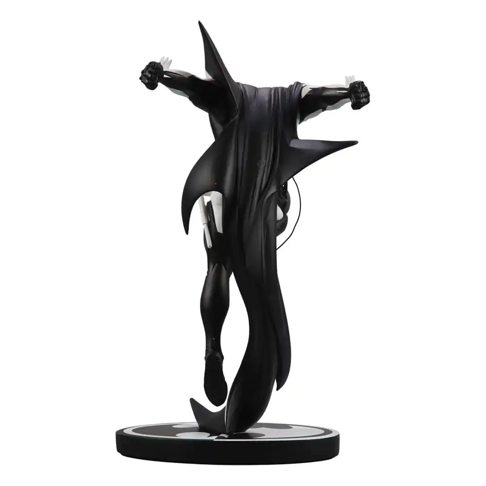 DC Direct Živicová Socha Batman Black & White White Knight by Sean Murphy 23 cm produktová fotografia