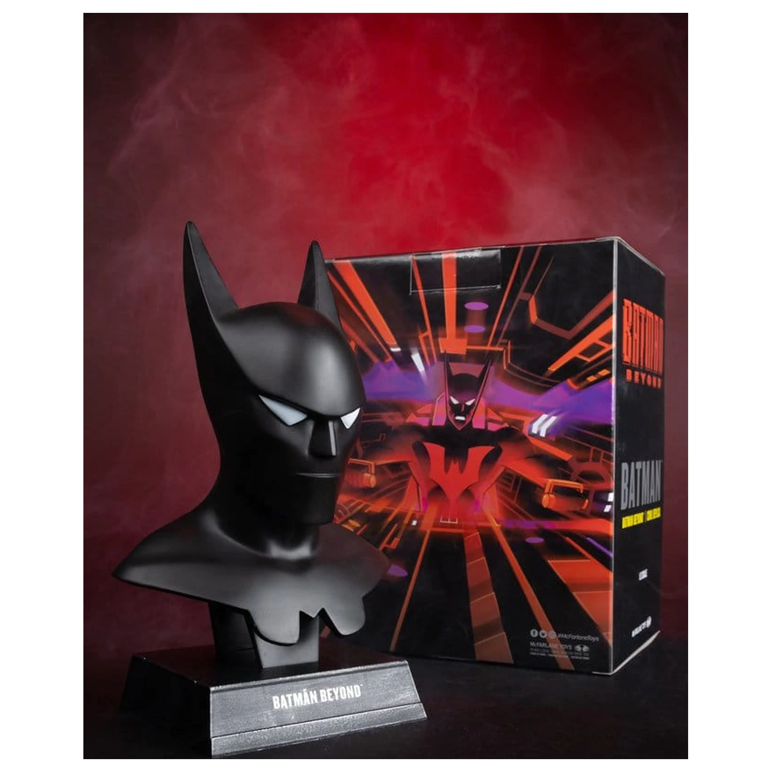 DC Direct Prop Replica 1/3 Batman Cowl (Batman Beyond Animated) 18 cm produktová fotografia