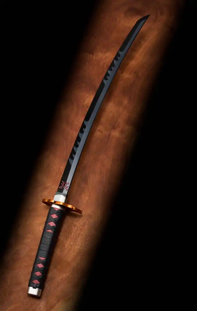 Demon Slayer: Kimetsu no Yaiba Proplica replika 1/1 Nichirin meč (Tanjiro Kamado) Kyojuro Rengoku´s Sword Gueard Ver. 88 cm produktová fotografia