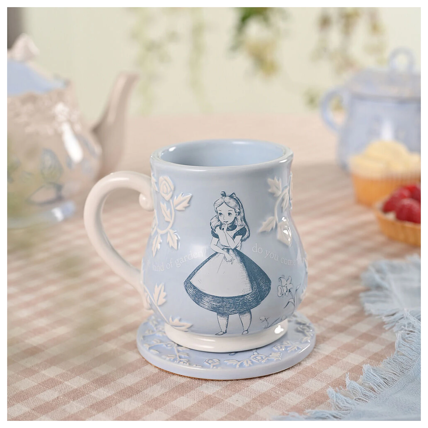 Disney Alice in Wonderland hrnček Alice produktová fotografia