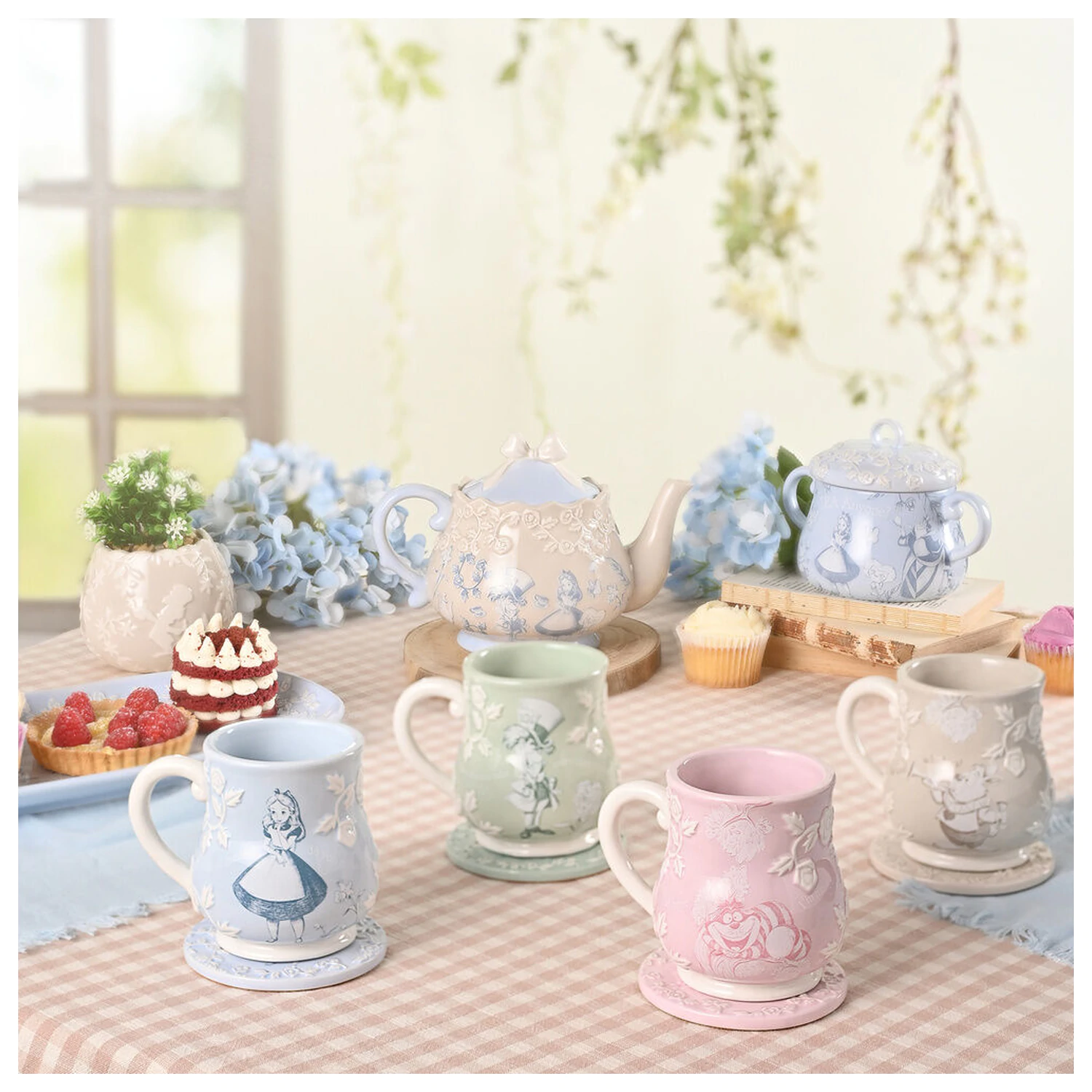 Disney Alice in Wonderland hrnček Alice produktová fotografia