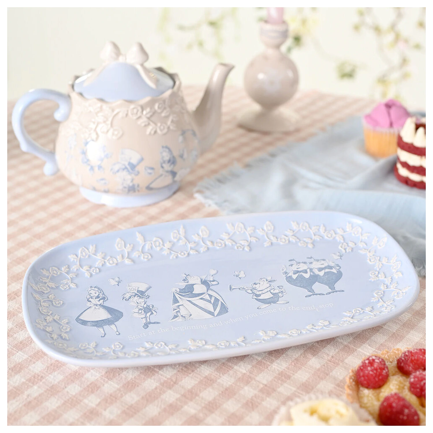 Disney Alice in Wonderland čajová kanvica produktová fotografia
