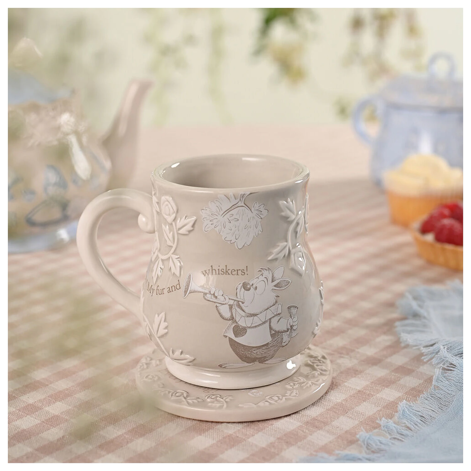 Disney Alice in Wonderland hrnček s Bielym Králikom produktová fotografia