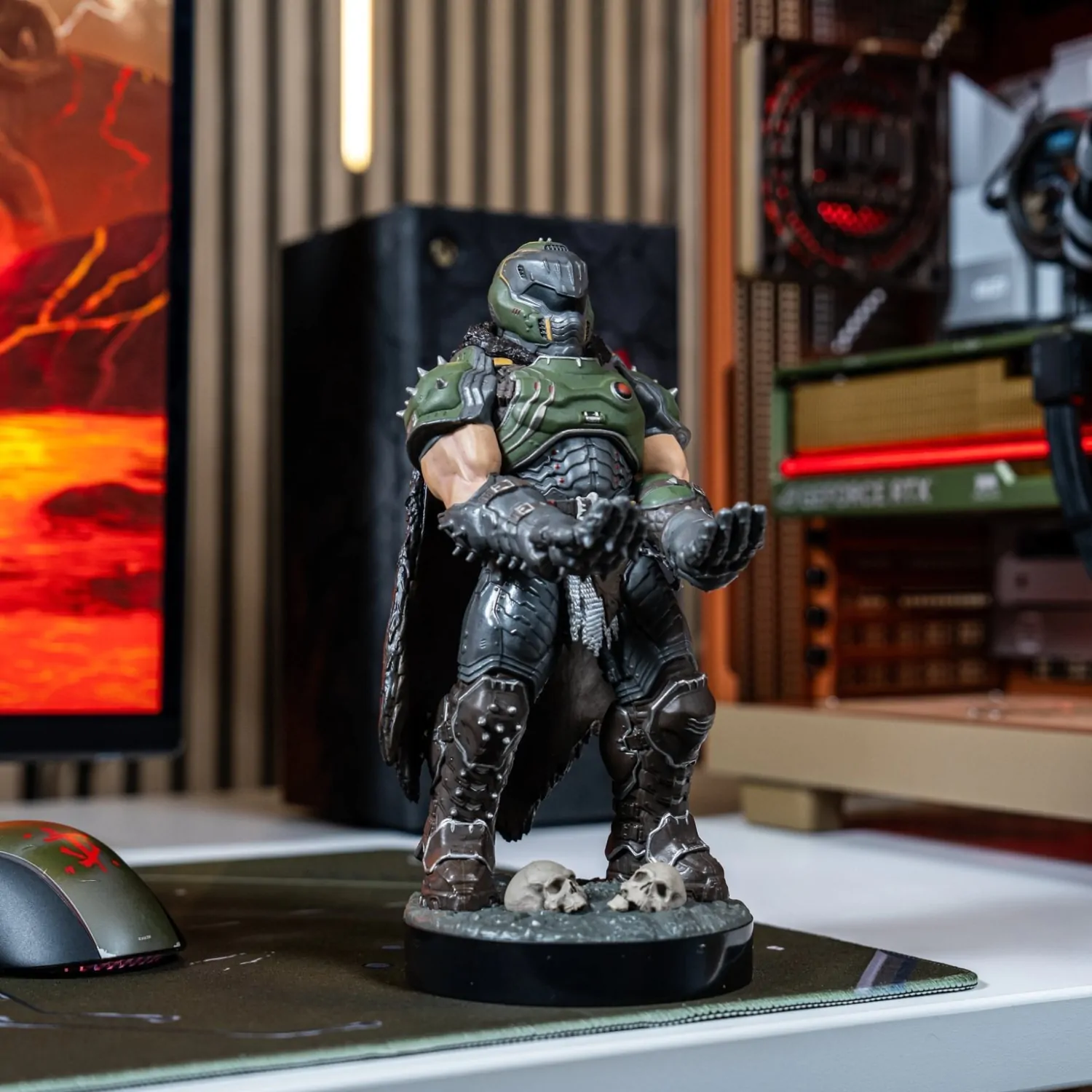 Doom Doomslayer Cable Guys Držiak na ovládač a Stojan na telefón 25 cm produktová fotografia