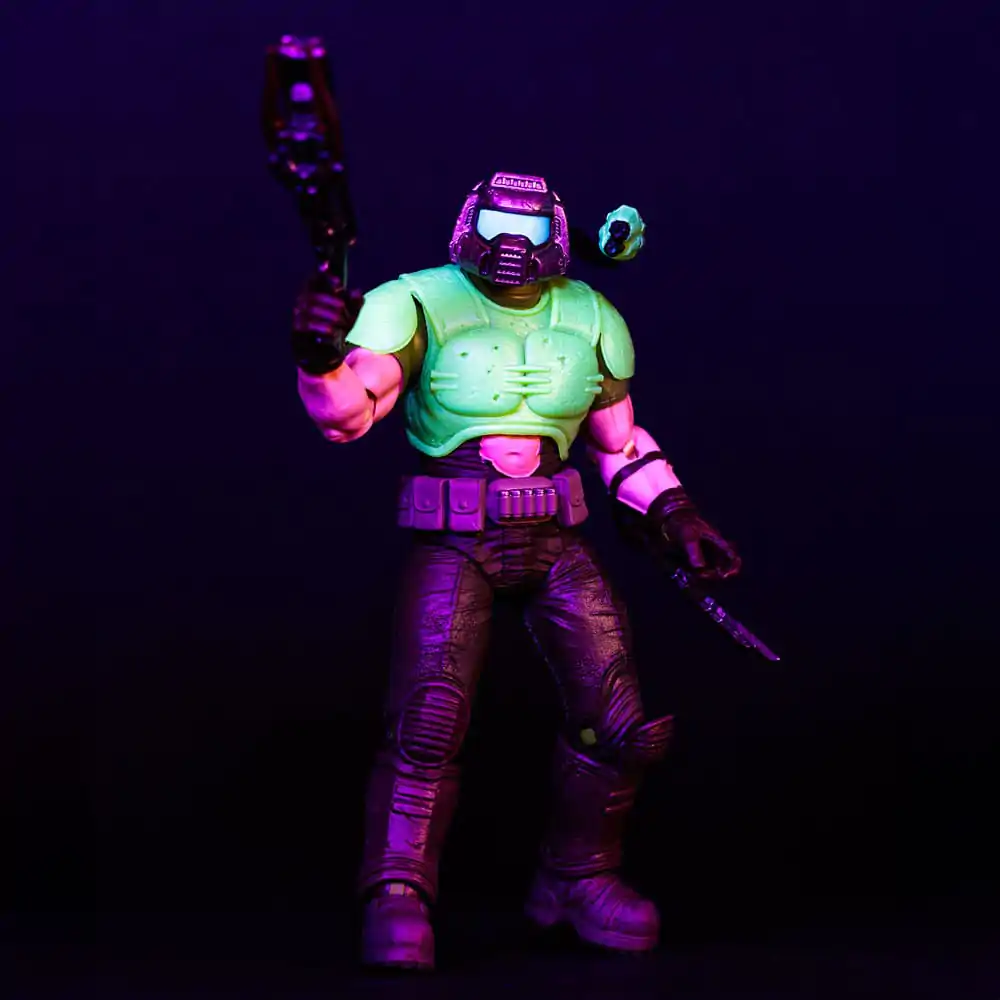 Akčná figúrka Doom Eternal Doom Slayer Classic (Glow In The Dark Edition) Gold Label 18 cm produktová fotografia