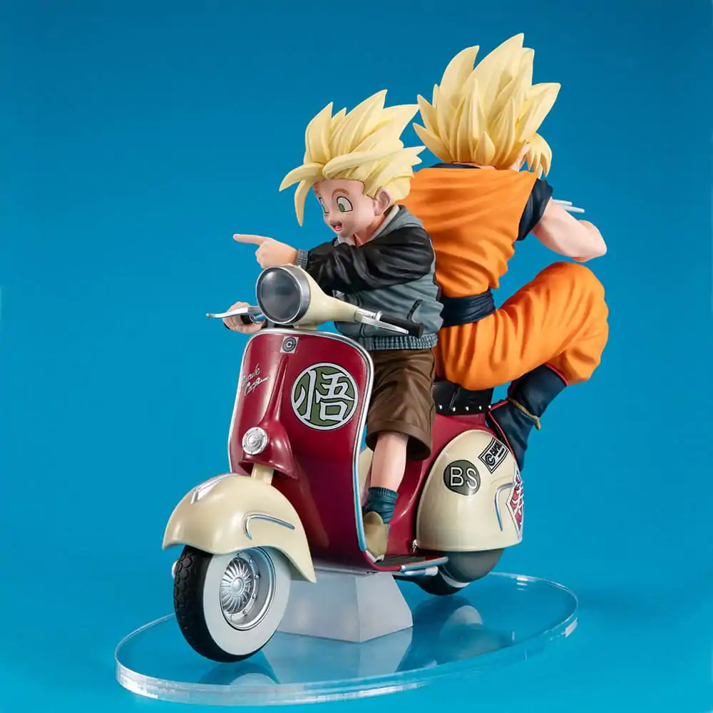 Dragonball Z 05 Desktop Real McCoy PVC Dioráma Super Saiyan Son Goku & Super Saiyan Son Gohan & Motorbike 16 cm termékfotó