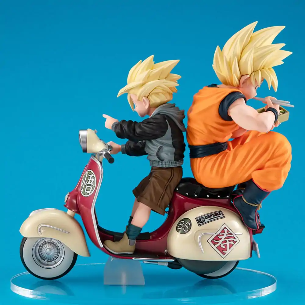 Dragonball Z 05 Desktop Real McCoy PVC Dioráma Super Saiyan Son Goku & Super Saiyan Son Gohan & Motorbike 16 cm termékfotó