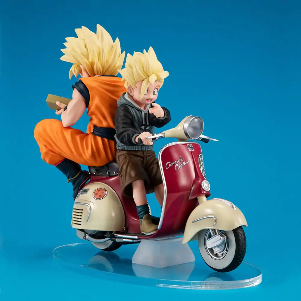 Dragonball Z 05 Desktop Real McCoy PVC Dioráma Super Saiyan Son Goku & Super Saiyan Son Gohan & Motorbike 16 cm termékfotó