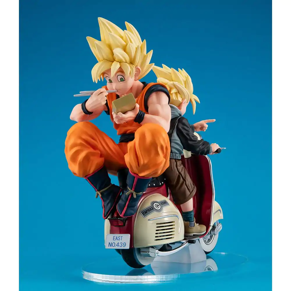 Dragonball Z 05 Desktop Real McCoy PVC Dioráma Super Saiyan Son Goku & Super Saiyan Son Gohan & Motorbike 16 cm termékfotó