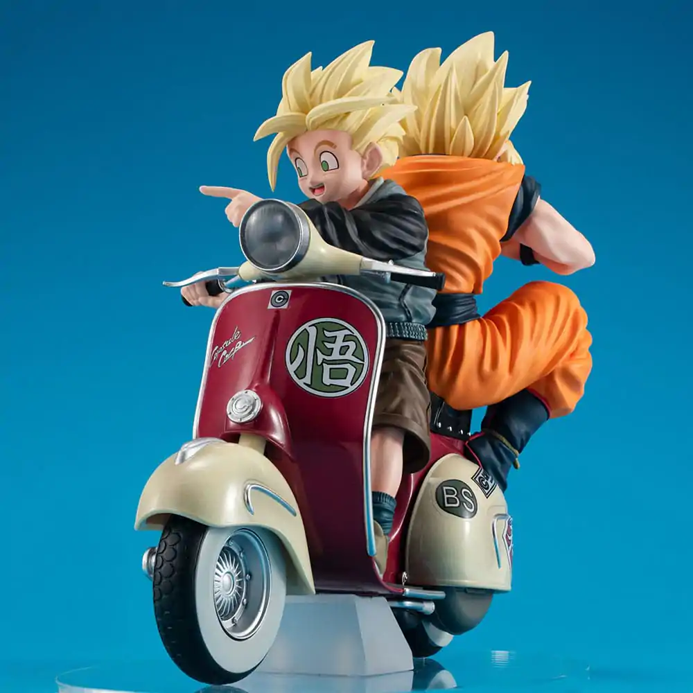 Dragonball Z 05 Desktop Real McCoy PVC Dioráma Super Saiyan Son Goku & Super Saiyan Son Gohan & Motorbike 16 cm termékfotó