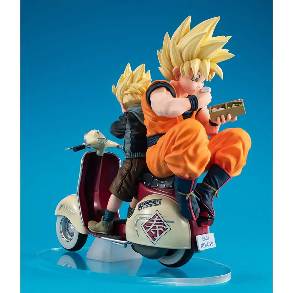 Dragonball Z 05 Desktop Real McCoy PVC Dioráma Super Saiyan Son Goku & Super Saiyan Son Gohan & Motorbike 16 cm termékfotó