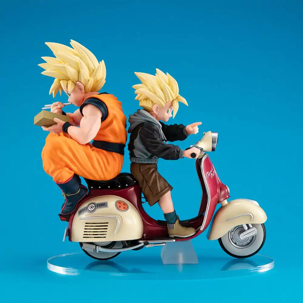 Dragonball Z 05 Desktop Real McCoy PVC Dioráma Super Saiyan Son Goku & Super Saiyan Son Gohan & Motorbike 16 cm termékfotó