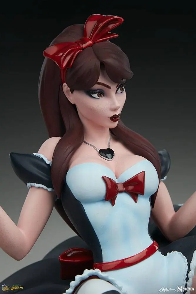 Fairytale Fantasies Collection Socha Alice in Wonderland Game of Hearts Edition 34 cm produktová fotografia